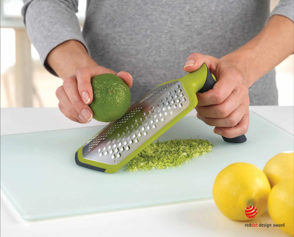 Râpe Double avec Récupérateur Twist Grater - JOSEPH JOSEPH – Image 2