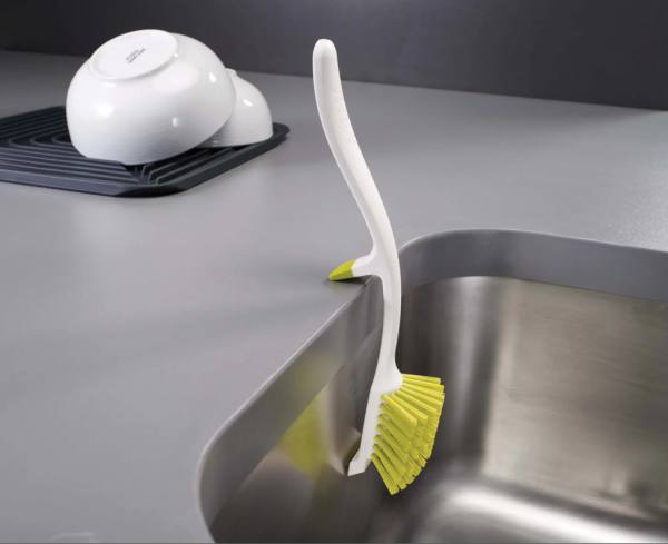 Brosse à vaisselle Edge gris - JOSEPH JOSEPH – Image 2