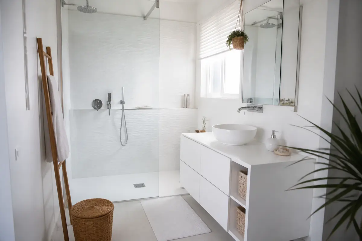 Salle de bain blanche : 30 idées déco tendance et élégantes